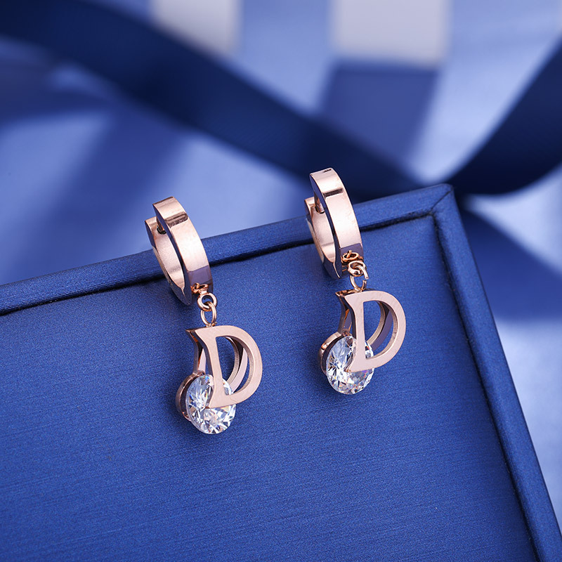 Vintage Luxury Letter D Crysta - Vintage Fashion Jewelry Brands recension och pris