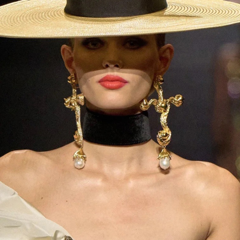 Vintage Baroque Style Metal Al - Vintage Fashion Jewelry Brands recension och pris