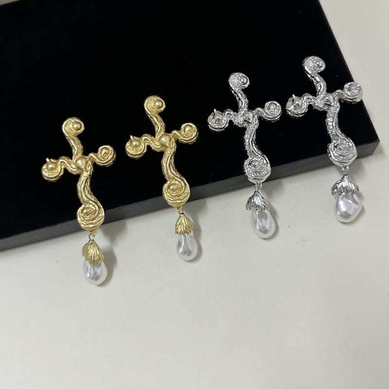 Vintage Baroque Style Metal Al - Vintage Fashion Jewelry Brands recension och pris