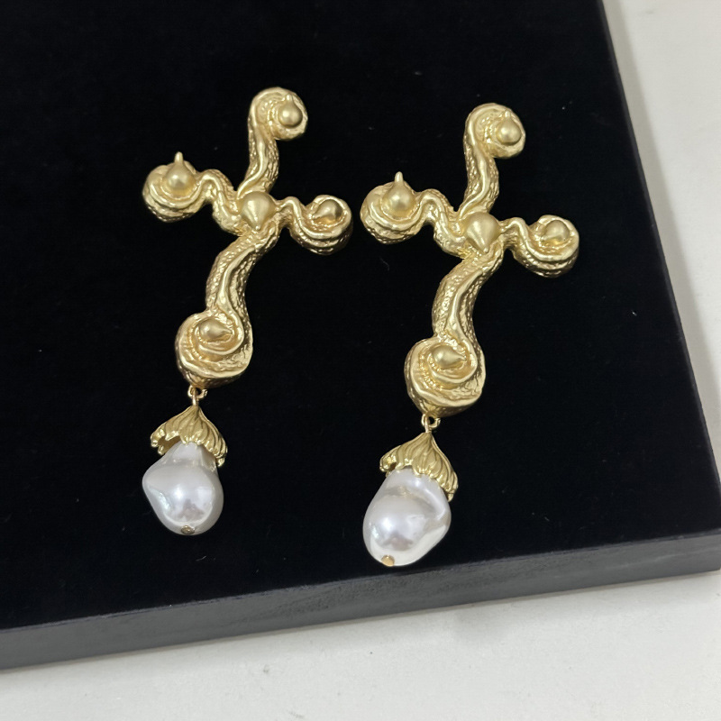 Vintage Baroque Style Metal Al - Vintage Fashion Jewelry Brands recension och pris
