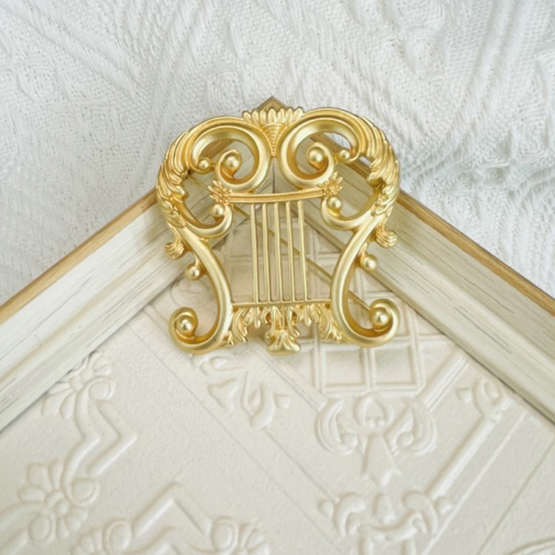 Vintage Golden Harp Brooch Jew - Vintage Fashion Postcards recension och pris