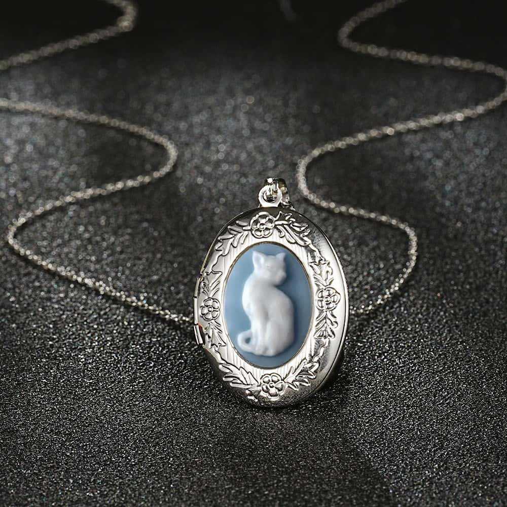 Vintage Cat Pendant Necklaces  - Vintage Fashion Store recension och pris