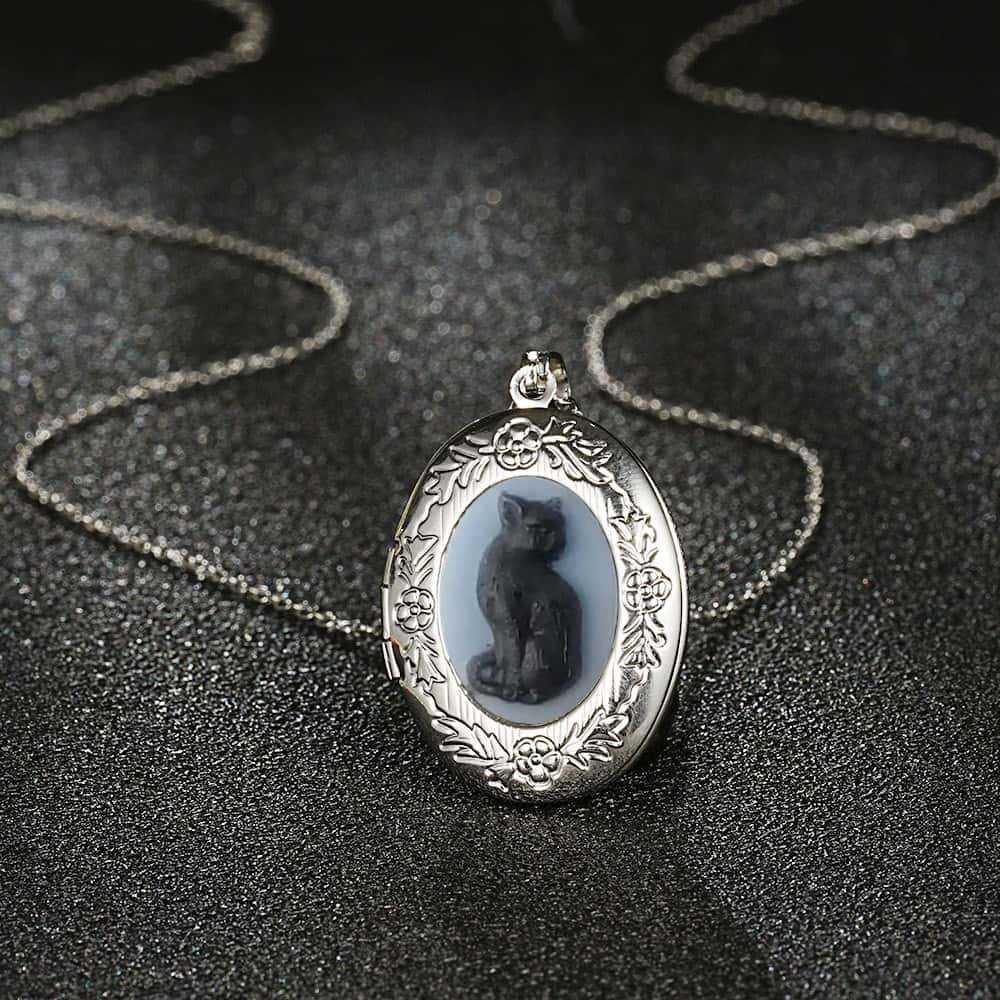 Vintage Cat Pendant Necklaces  - Vintage Fashion Store recension och pris