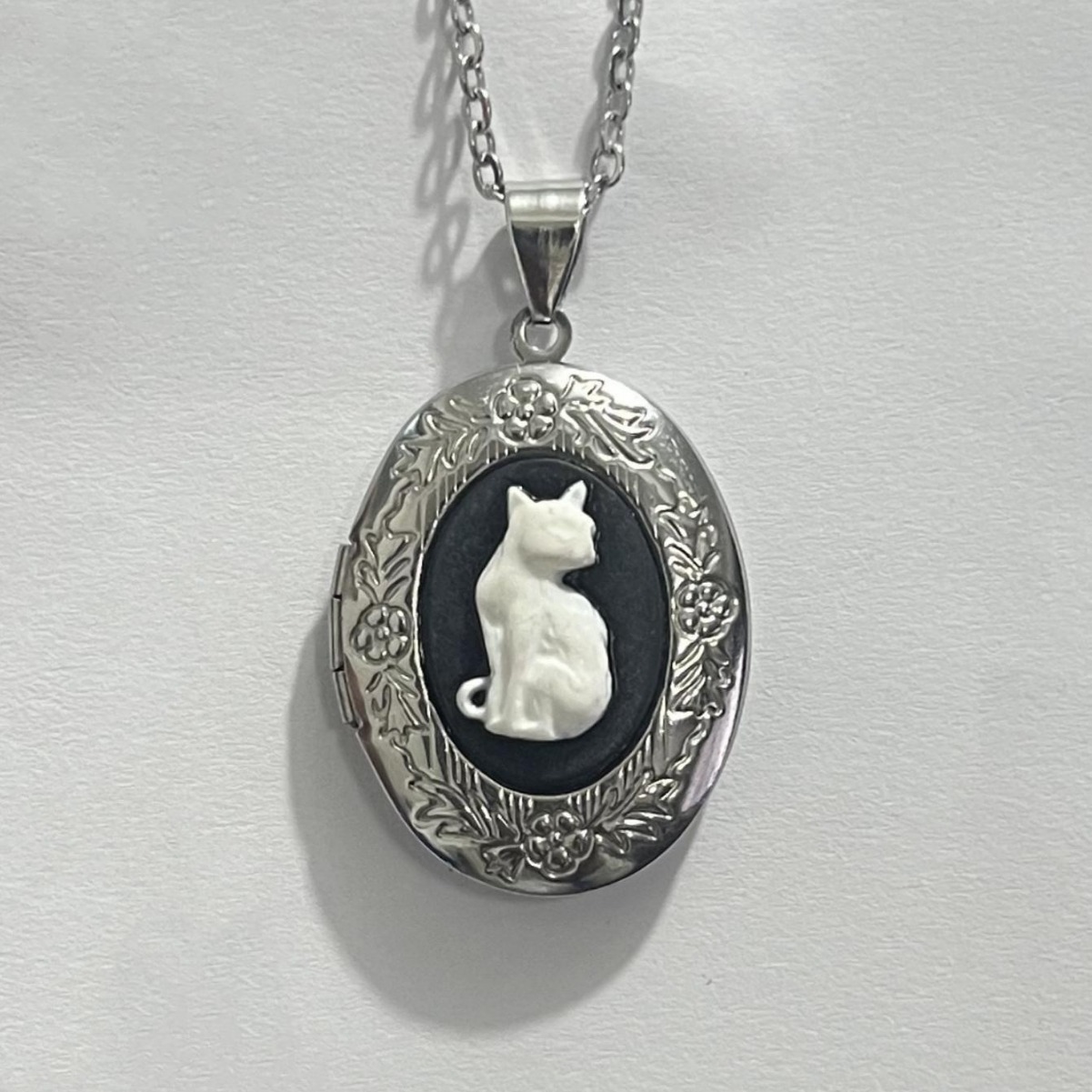 Vintage Cat Pendant Necklaces  - Vintage Fashion Store recension och pris